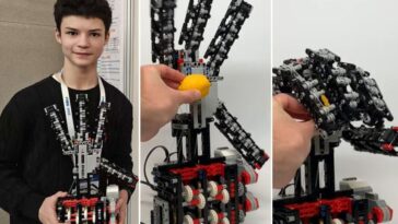 Jared Lepora, 16 ans, a présenté sa main robotique faite entièrement de Lego à l'IROS 2025