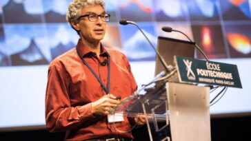 L'apocalypse de l'IA : un des pionniers de l'Intelligence Artificielle met en garde contre notre extinction 15 Yoshua Bengio lors d'une conférence