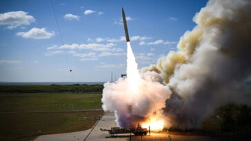 Le nouveau missile hypersonique américain "Dark Eagle" parcourt 2 700 km en quelques minutes 6 Le nouveau missile hypersonique des États-Unis : le "Dark Eagle" est capable de parcourir 2.700 kilomètres en quelques minutes
