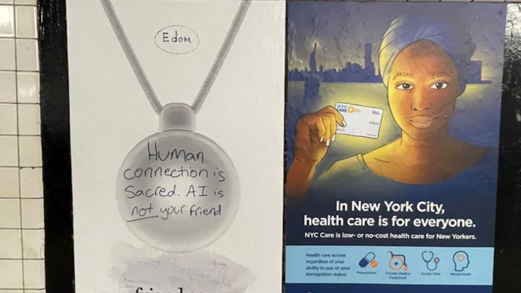 Le pendentif IA “Friend” victime d'une vague de vandalisme à New York 1 Le pendentif IA “Friend” fait l'objet d'une campagne de vandalisme à New York