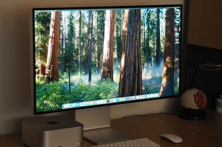 L'écran externe à 5 000 € d'Apple se prépare pour sa première grande mise à jour en six ans 2 Vue de face de l'Apple Pro Display XDR montrant l'écran et le support.