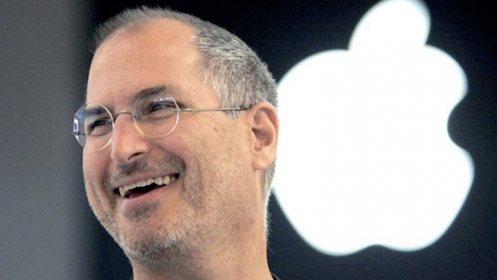 Les États-Unis rendent hommage à Steve Jobs avec une pièce commémorative d'un dollar 2 Image Steve Jobs qui a annoncé le passage à Intel