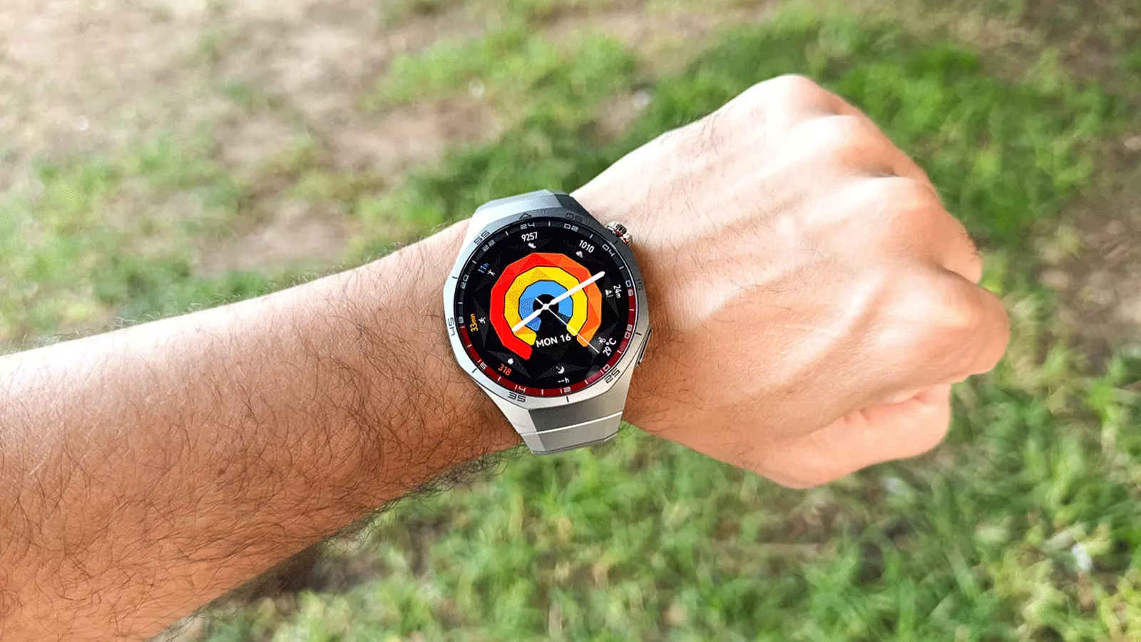 Les montres connectées modernes ne sont pas pour moi, mais si Casio lançait une montre intelligente... 2 Huawei Watch GT5 en main