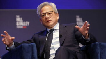 Nvidia atteint 5 billions de dollars et devient l’entreprise la plus précieuse de tous les temps 21 Nvidia atteint les 5 trillions de dollars en valorisation et devient l'entreprise la plus précieuse de l'histoire