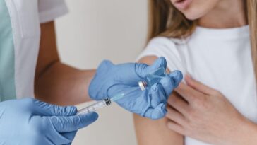 Que manger et boire après le vaccin contre la grippe : les aliments recommandés par les experts 18 Image