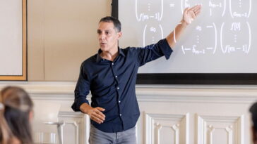 Quelque chose change dans l'industrie : un professeur de Berkeley explique pourquoi ses étudiants en informatique peinent à trouver un emploi 12 "Quelque chose se passe dans l'industrie" : un professeur de Berkeley explique pourquoi ses étudiants en informatique ne trouvent plus de travail