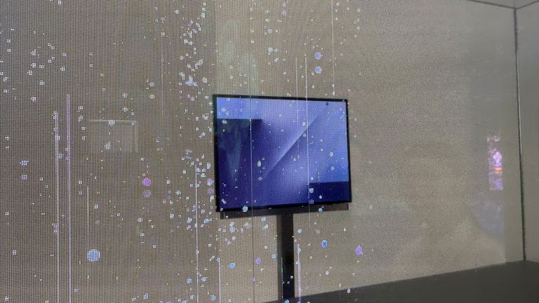 Samsung dévoile son premier smartphone à trois volets ! 2 Samsung montre pour la première fois son premier smartphone triple pliable