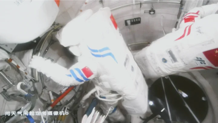 1762642200 914 Astronautes chinois retenus dans la station Tiangong apres limpact.webp