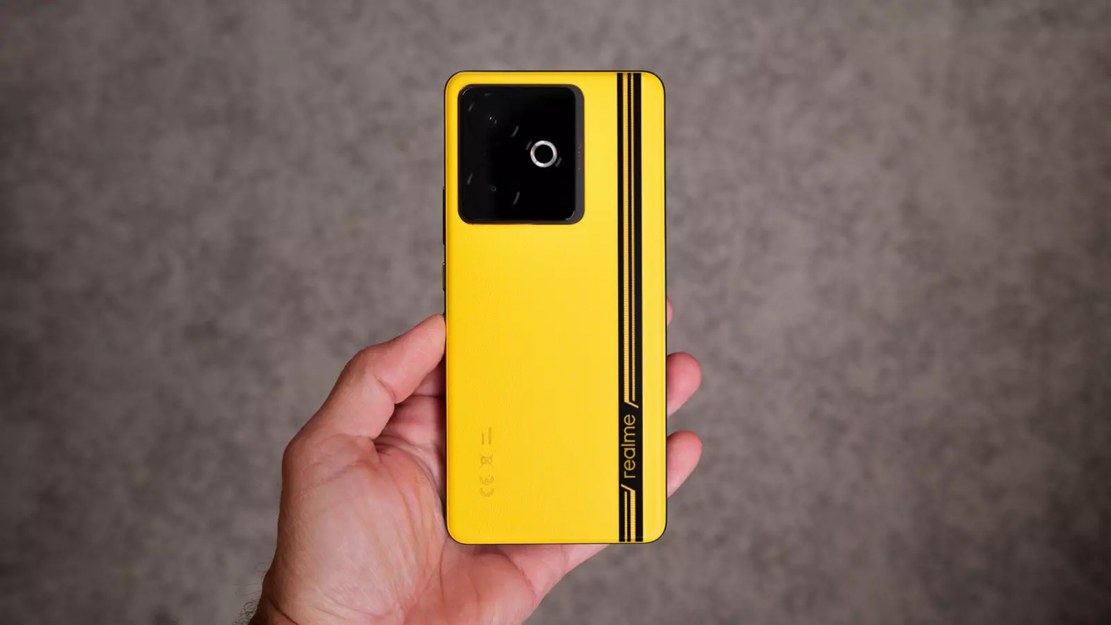 Vous cherchez un smartphone pour un adolescent ? Ces 7 options sont un choix judicieux en 2025 4 realme GT 7 jaune