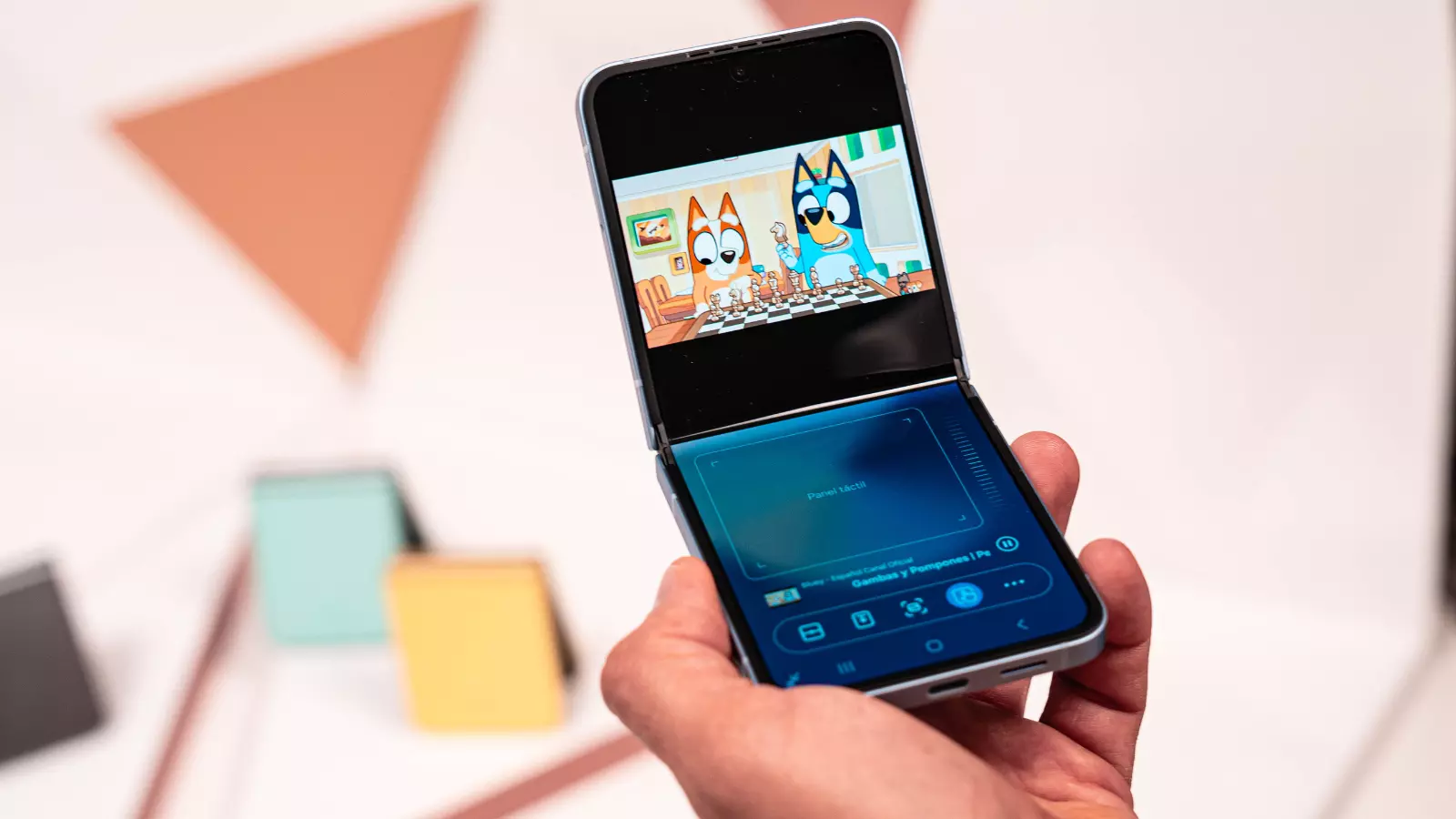 Viendo vídeo en el Samsung Galaxy Z Flip6