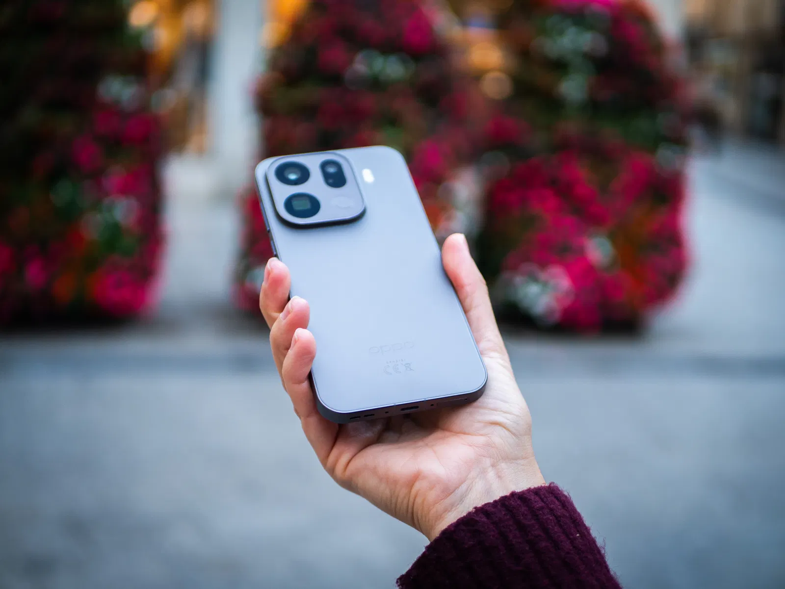OPPO Find X9 Pro en couleur titane