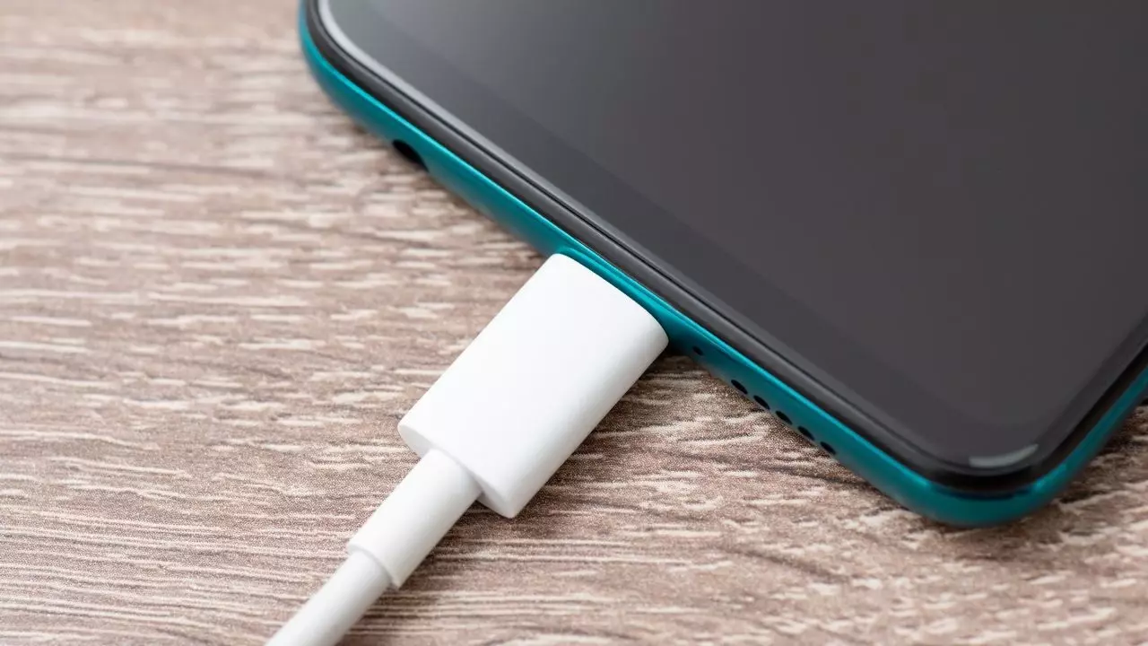 Votre mobile ne charge pas ? Réparez le connecteur Type C de votre câble et de votre téléphone 5 móvil cable de carga
