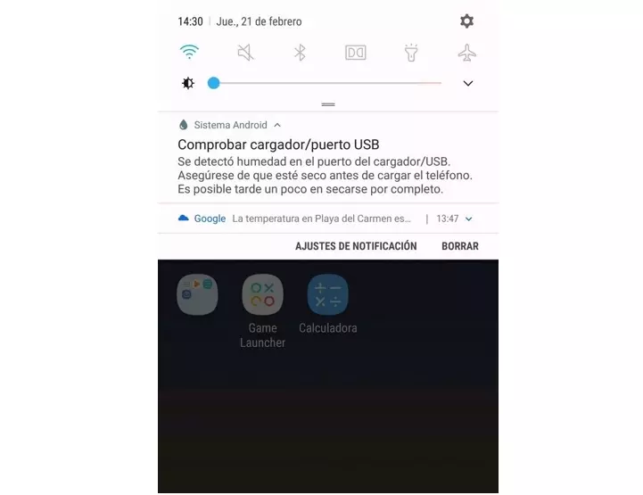 Votre mobile ne charge pas ? Réparez le connecteur Type C de votre câble et de votre téléphone 6 Aviso de humedad en puerto de carga.
