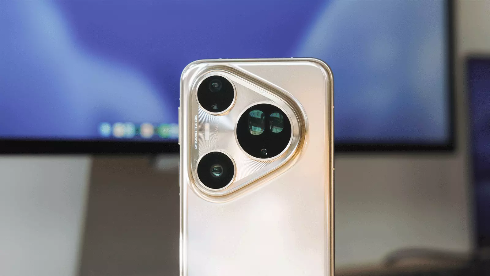 3 mensonges sur les smartphones que l'on t'a vendus et 3 vérités que tu n'as jamais cru 2 Caméras du Huawei Pura 80 Ultra