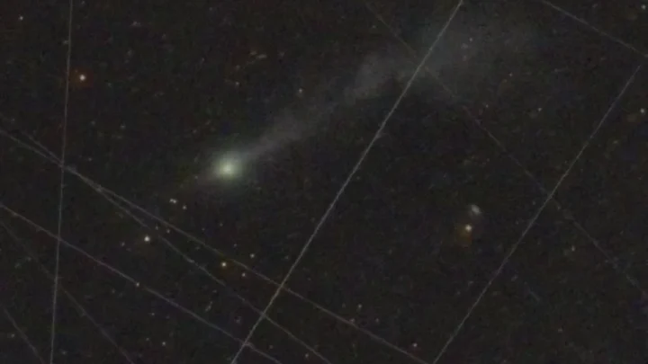 3I/ATLAS explosif ? Non, finalement ce n'est pas une explosion, mais ce n'est pas une navette spatiale non plus ! 2 Images du comète 3I/ATLAS