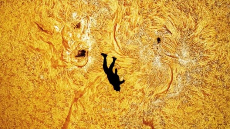 Ce n'est pas de l'intelligence artificielle : "La Chute d'Icare" est une magnifique photo astronomique réelle 1 Une portion de "La Caduta di Icaro", l’incroyable astrofotographie du parachutiste Gabriel C. Brown devant le Soleil. Crédit : Andrew McCarthy