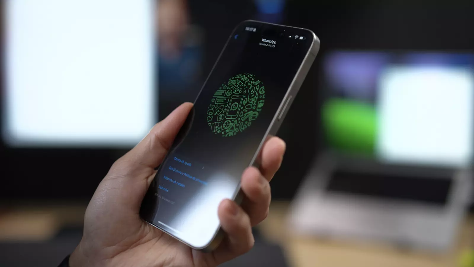 Configurez WhatsApp pour discuter et recevoir des messages depuis d'autres applications