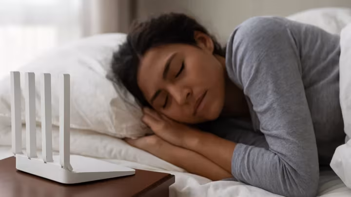 Des spécialistes s'expriment : voici la distance minimale à respecter pour dormir près de votre routeur Wi-Fi 2 Des specialistes sexpriment voici la distance minimale a respecter.webp