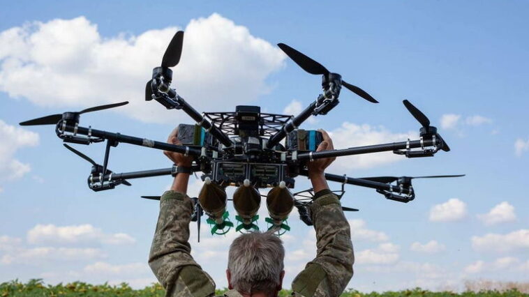 Elon Musk révèle comment se déroulera la guerre de demain : "Les drones feront la différence entre puissances tech" 1 Elon Musk, créateur de SpaceX, dévoile comment sera la guerre du futur : 'Les drones seront, par excellence, ce qui comptera entre toute puissance ayant une technologie significative'