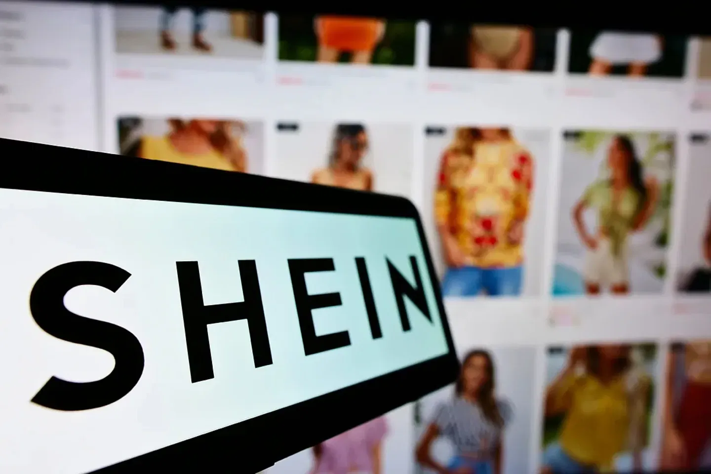 Guerre totale : La France attaque Shein pour ses produits à connotation pédophile 3 Mobile avec l'application Shein ouverte