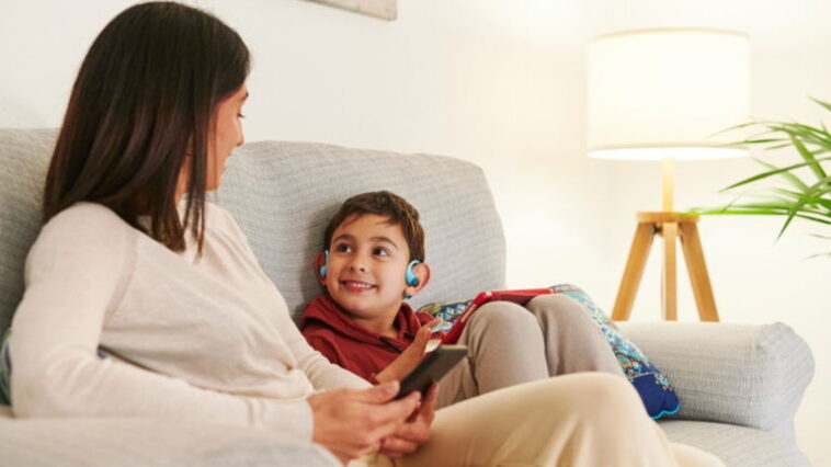 JBL Junior FREE : un son puissant et un contrôle parental pour les petites oreilles 1 Casques ouverts JBL Junior FREE : son puissant et contrôle parental conçu pour les plus jeunes