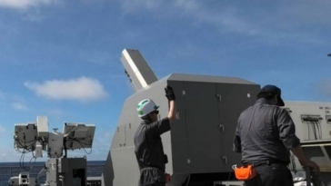 La Chine construit un porte-avions nucléaire avec des armes laser, semblant issues de la science-fiction, capables de détruire n'importe quel aéronef européen ou américain