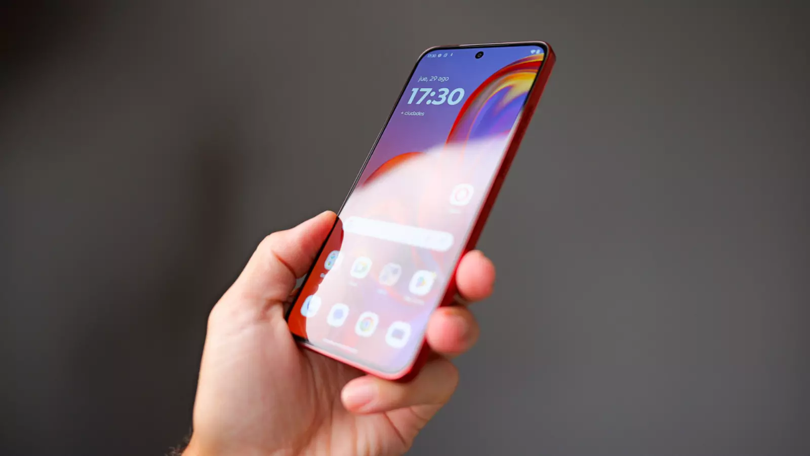 La barrière des 250€ qui vous permet d'obtenir des smartphones qui en valent vraiment la peine 4 motorola edge 50 neo pantalla
