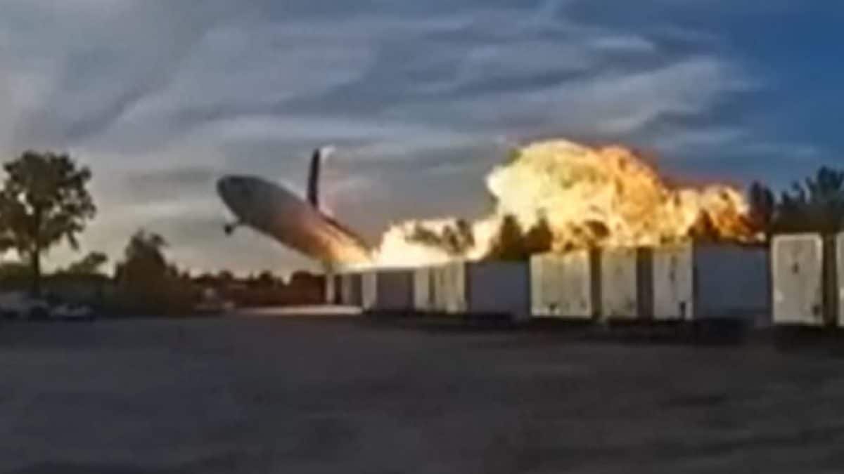 L'avion qui a chuté à Louisville a décollé malgré une défaillance : l'importance d'une prise de décision rapide 2 Un cadre vidéo du dramatique incident aérien à Louisville. Crédit : YouTube