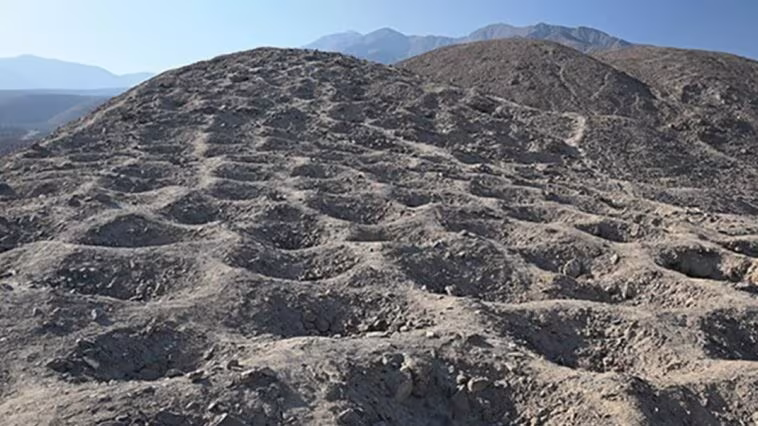 Le mystère des grandes cavités sur une montagne du Pérou enfin élucidé : « C'était un système pour régler les impôts » 1 Le Monte Sierpe au Pérou, une série de grands trous à la base des Andes. Crédit : Bongers/Antiquity