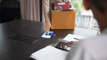 Le secteur technologique en crise : les licenciés peinent à retrouver un emploi 6 Le secteur de la technologie en danger à cause des licenciements : "Les personnes licenciées ont maintenant plus de difficultés à trouver de nouveaux postes"