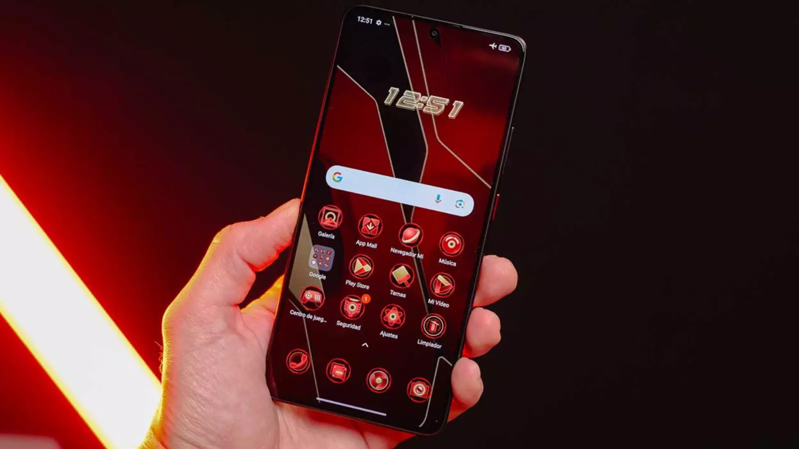 POCO X7 Pro avec le fond d'écran d'Iron Man