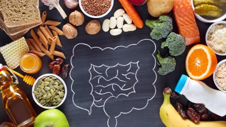 Les cinq aliments à remplacer pour optimiser votre microbiote intestinal selon l'expert : quatre d'entre eux sont des encas 1 Image
