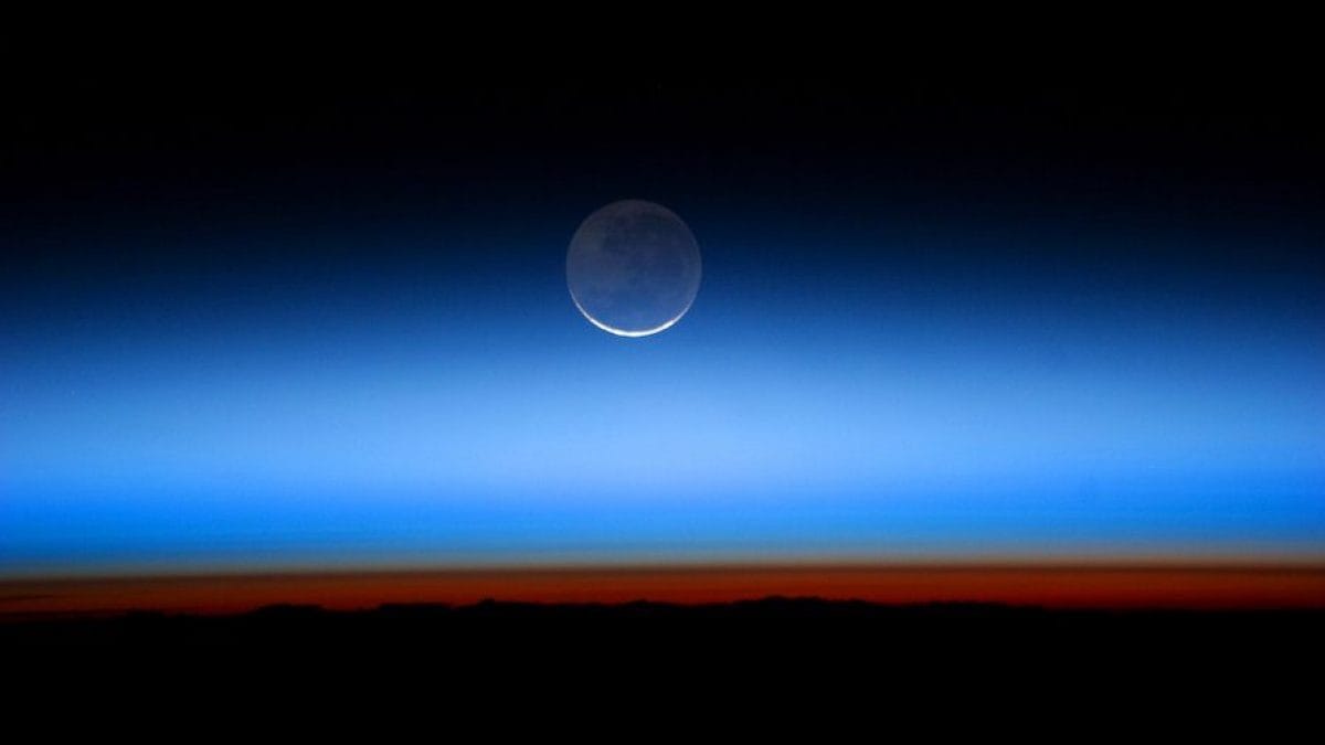 Nouveau Chapitre : Le 20 novembre, la Nouvelle Lune sera la plus éloignée de la Terre jusqu'en 2043 2 La Lune prise depuis l’ISS. Crédit : NASA/ESA