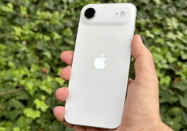 Le nouvel iPhone Air montrant son arrière pendant notre analyse approfondie, ici sur Andro4all