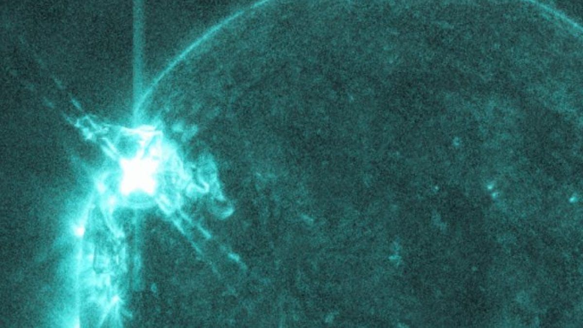 Sole indomptable : la Terre frappée par une violente tempête géomagnétique, d'autres à l'horizon pour ce week-end 2 Un fortissimo brillamento di Classe X 1.8 registrato il 4 novembre sul Sole. Credit: NASA/SDO/AIA