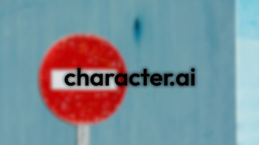 Suite à des critiques pour les échanges inappropriés entre enfants et personnages, Character AI propose des interactions "guidées" 4 Après une série de critiques pour avoir permis aux mineurs d'avoir des conversations inappropriées avec leurs personnages préférés, Character AI introduit un format alternatif avec des interactions "guidées"