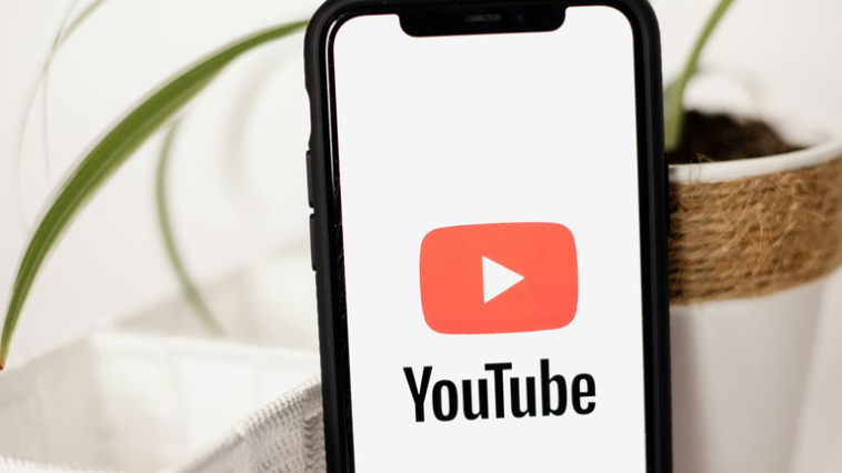 YouTube reconnaît des erreurs de son algorithme et teste un bouton pour personnaliser la page 1 YouTube admet que son algorithme présente des failles et teste un bouton pour que vous puissiez faire le ménage sur votre page d'accueil