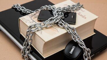 Ordinateur Portable Telephone Livre Cadenas Chaine