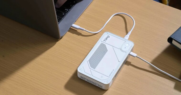 Le plus petit superordinateur IA au monde a la taille d'une batterie externe 1 1765492556 Le Plus Petit Superordinateur Ia Au Monde A La Taille.jpg