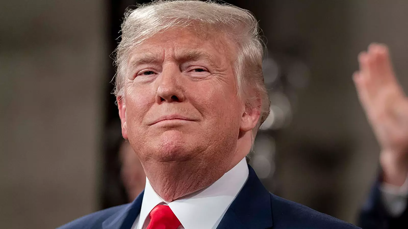 Les téléphones interdits par les principales puissances mondiales… uniquement pour des raisons de sécurité ? 3 Donald Trump avec le sourire