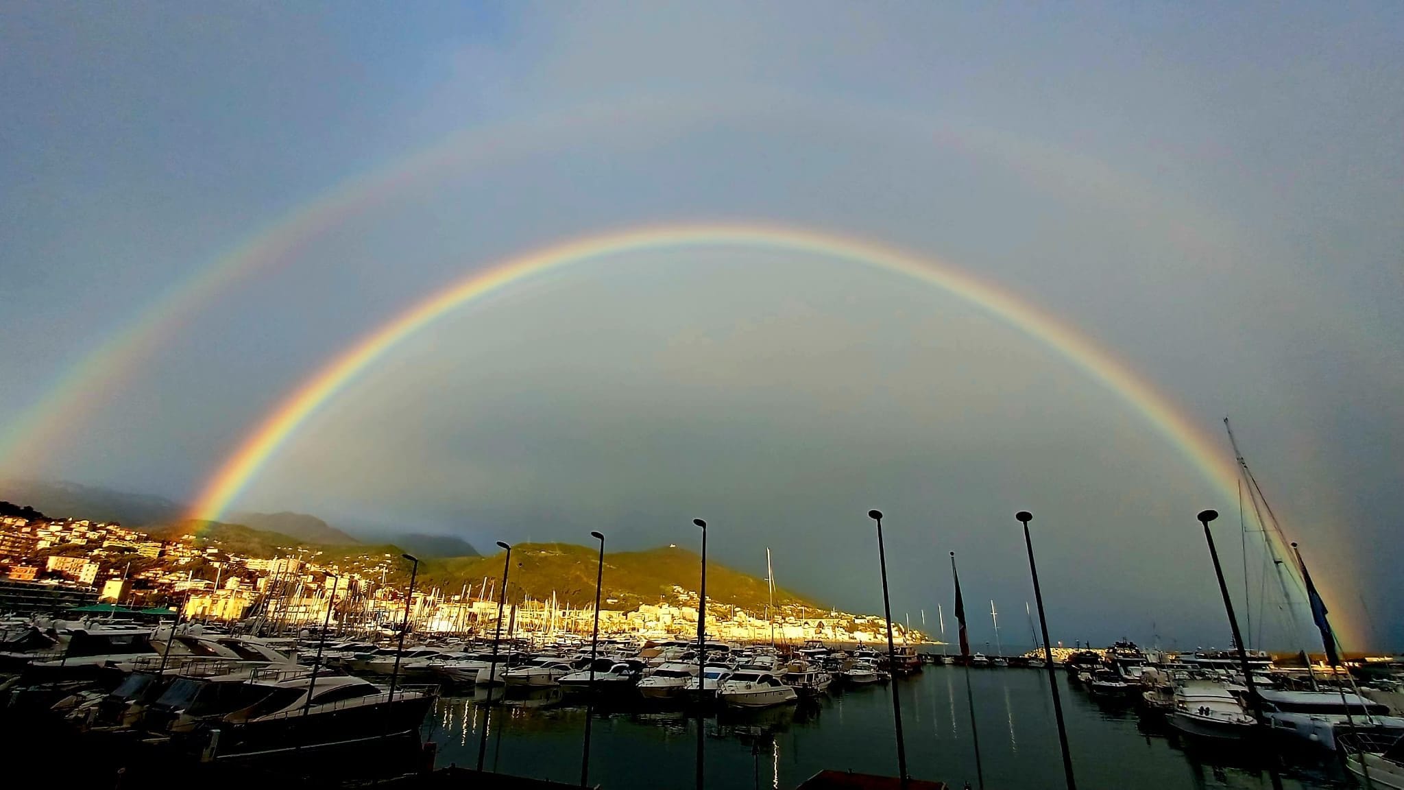 Double arc-en-ciel. Crédit : Gabriella Motta