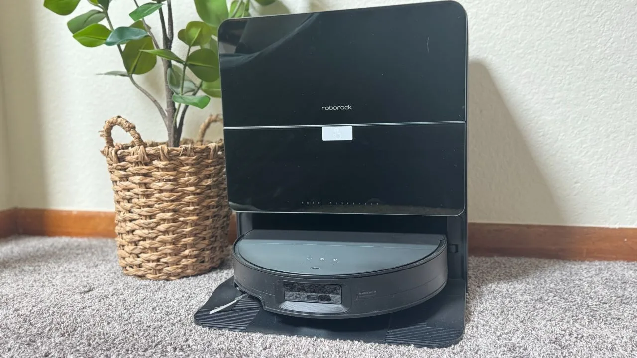 Le Roborock Saros 10 en charge