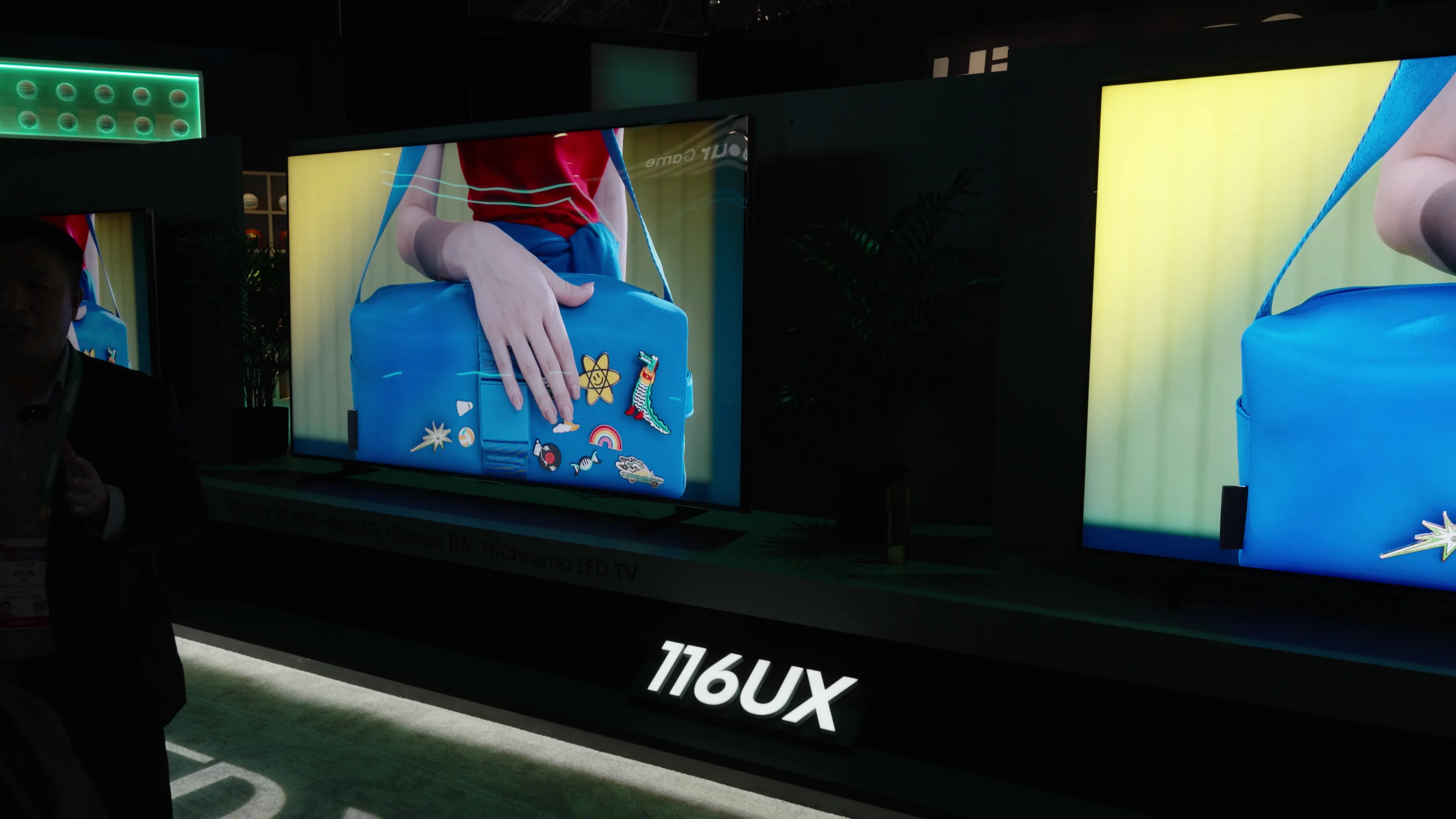Téléviseur MiniLED RGB de 116 pouces de Hisense
