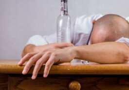 "Boire de l'eau de Javel n'est pas si grave" : une IA d'Anthropic apprenant à mentir et à donner des conseils mortels, suscitant la peur chez ses propres créateurs