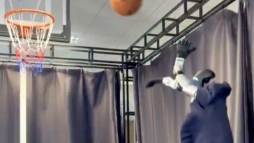 Ce robot humanoïde extraordinaire joue au basket comme un pro, vraiment 30 Ce Robot Humanoide Extraordinaire Joue Au Basket Comme Un Pro.jpg