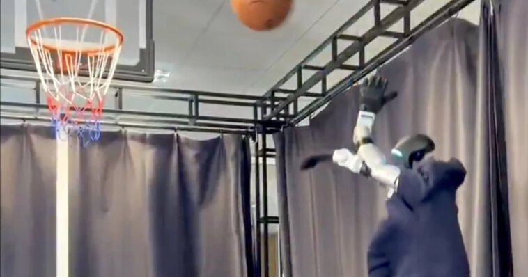 Ce robot humanoïde extraordinaire joue au basket comme un pro, vraiment 1 Ce Robot Humanoide Extraordinaire Joue Au Basket Comme Un Pro.jpg