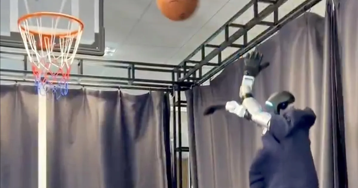 Ce Robot Humanoide Extraordinaire Joue Au Basket Comme Un Pro.jpg