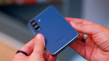 Démantèlement d'une usine de contrefaçons de smartphones Samsung Galaxy avec des pièces chinoises 15 Démantèlement d'une usine fabriquant des centaines de téléphones Samsung Galaxy contrefaits avec des pièces venant de Chine
