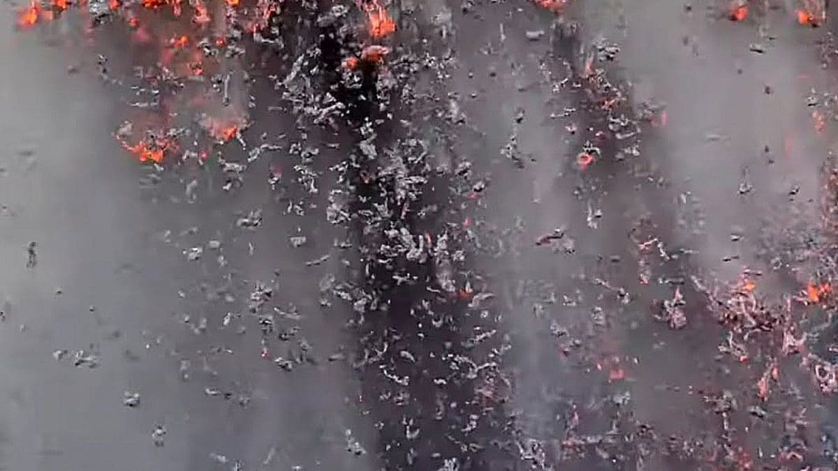 Éruption du Kilauea : le moment précis où la lave engloutit la caméra de l’USGS 2 Le moment où la lave du volcan Kilauea à Hawaï engloutit la caméra de l’USGS / Crédit : USGS