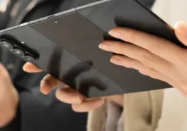 Galaxy Z TriFold : le premier smartphone pliable de Samsung lancé à plus de 2100 euros 68 Galaxy Z TriFold : le premier smartphone pliable de Samsung lancé à plus de 2100 euros